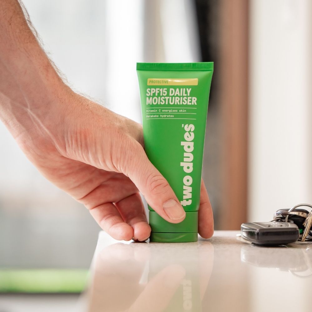 Two Dudes SPF15 daily moisturiser customer review card